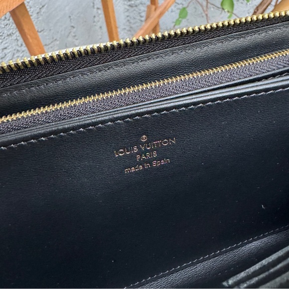 SOLD Louis Vuitton Limited Edition Constellation Mahina Leather Zippy Wallet NM - Picture 16 of 16